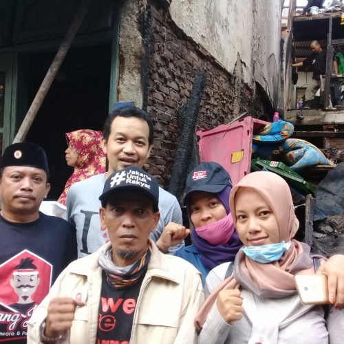 Keluarga Besar Bang Japar turut serta dalam penyerahan Bantuan Korban Kebakaran di Kebon Pala Jakarta Timur