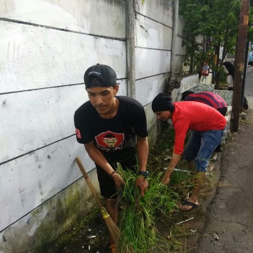 Bang Japar Kelurahan Gelora Kecamatan Tanah Abang ikut kerja Bakti Lingkungan