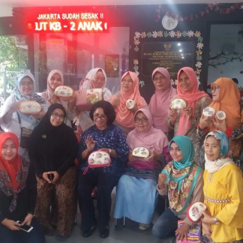 Kadiv PPA Mako Pusat Bang Japar lakukan Pelatihan Decoupage di RPTRA Sumur Batu Kemayoran Jakarta Pusat