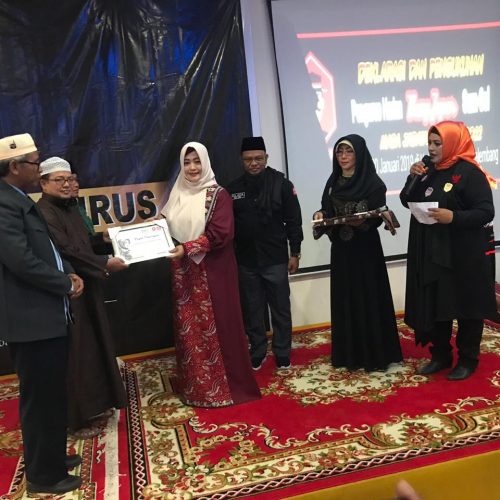 Fahira Idris berikan Piagam Penghargaan DPD RI kepada Tokoh Masyarakat dan Ulama Provinsi Sumatera Selatan