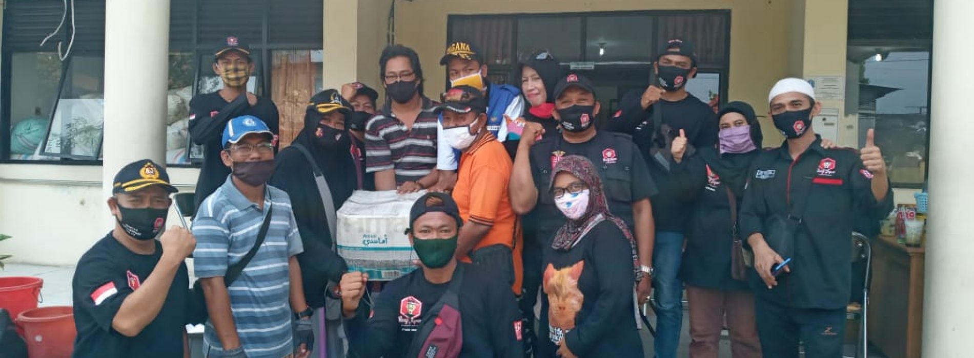 Bang Japar Komcam Penjaringan Jakut berikan Bantuan Kemanusiaan Korban Kebakaran Kebon Kosong Jakarta Pusat