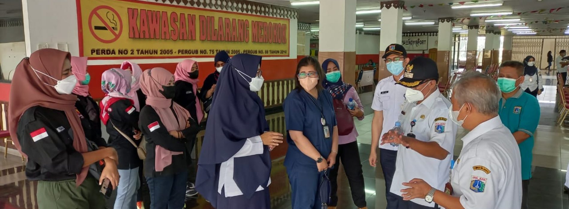 Fahira Idris Terjunkan Satgas  BANG JAPAR Jaktim Kawal Kegiatan Vaksinasi SAPU JAGAT di GOR Ciracas Jaktim.