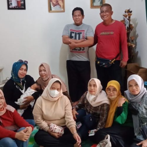 Bang Japar Komcam Cipayung Jakarta Timur mengunjungi satu persatu anggota Bang Japar di Kecamatan Cipayung Jakarta Timur yang sedang sakit dan baru saja melahirkan.