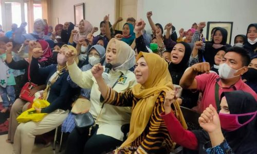 Melalui Bang Japar, Himmatul Aliyah Kolaborasi bersama Fahira Idris Serahkan Bantuan Beasiswa PIP untuk Warga DKI Jakarta.