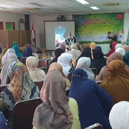 Fahira Idris hadiri dan Berikan Penghargaan Lembaga DPD RI Kepada jajaran Pengurus Wanita Al Irsyad se DKI Jakarta, alhamdulillah, kegiatan berlangsung sekaligus dengan Arisan Wanita Al Irsyad.
